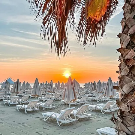 شقة Durres Beachfront Penthouse غوليم