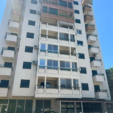 アパート Durres Beachfront Penthouse ゴーレム